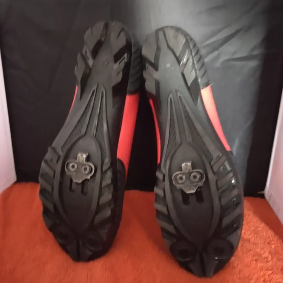 Bontrager Men's Red and Black Cycling Shoes - Picture 4 of 7